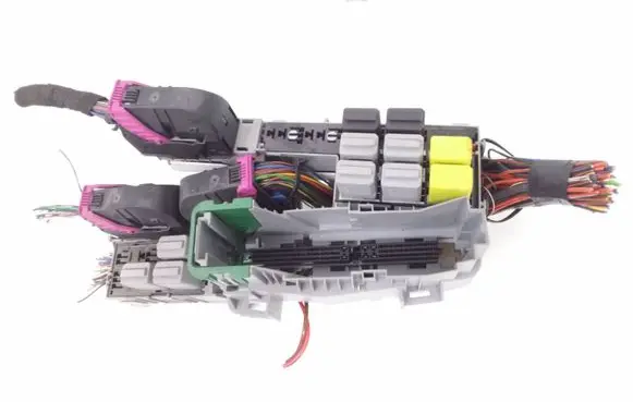 Opel Combo C Fuse module PA6GB20GF10