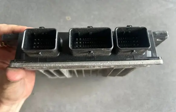 KIA Sedona Engine control unit/module 391024X520 R0410C045B