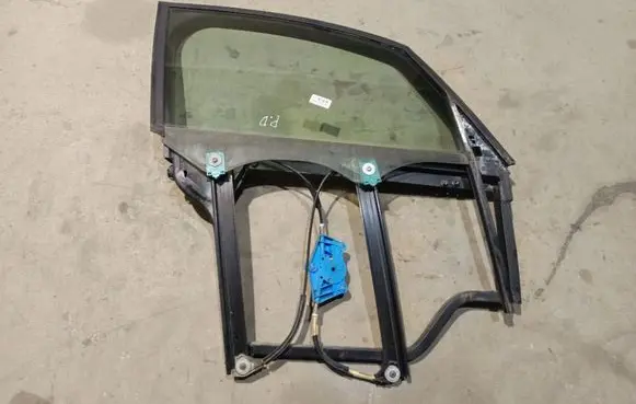 Audi A2 Front door window/glass frame 8Z0837754C