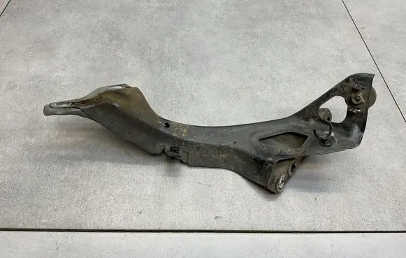 Audi A7 S7 4G Fender mounting bracket 4G0821135A