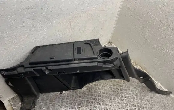 Land Rover Discovery 3 - LR3 Trunk/boot side trim panel esj500970