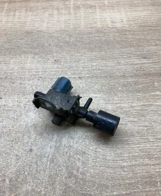 Toyota Avensis T220 Vacuum valve 9091012219