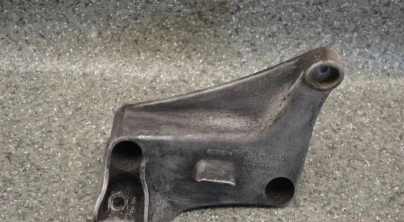BMW 5 E39 Engine mounting bracket 6750441 6576