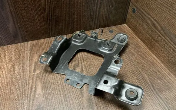 Volvo V50 Engine mounting bracket AV61R6K034AB