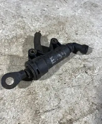 BMW 5 E39 Clutch master cylinder