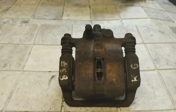 Honda FR-V Rear brake caliper