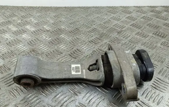 KIA Sorento IV Engine mount bracket
