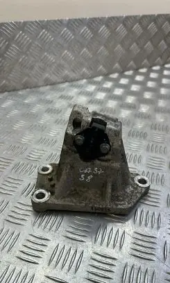 KIA Soul Engine mounting bracket 150915