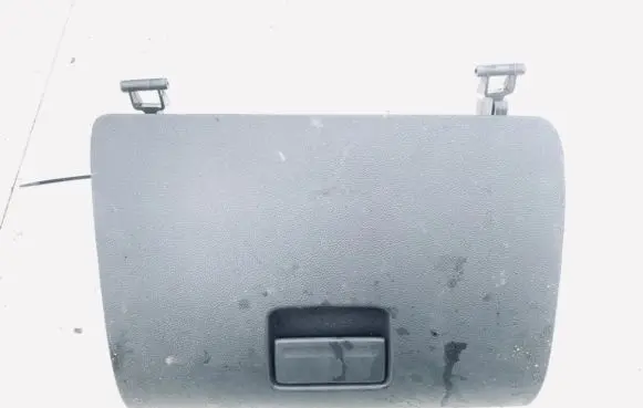 Ford Focus Glove box usp6062352
