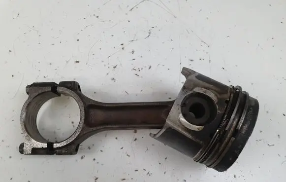 Opel Vivaro Piston with connecting rod