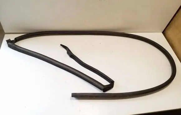 Audi Q7 4M Rear door rubber seal (on body) 4M0839120C