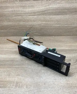 BMW 5 E34 Climate control unit 8390101 8390070