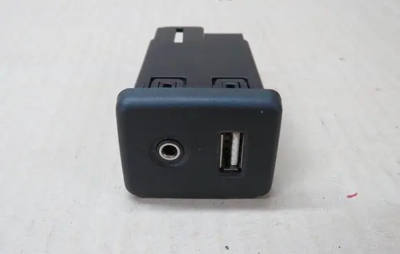 Opel Insignia A USB socket connector 22875063 NAT165309248