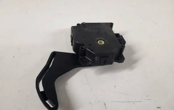 Toyota Corolla E120 E130 Air flap motor/actuator ae0637008930 ae063700-8930