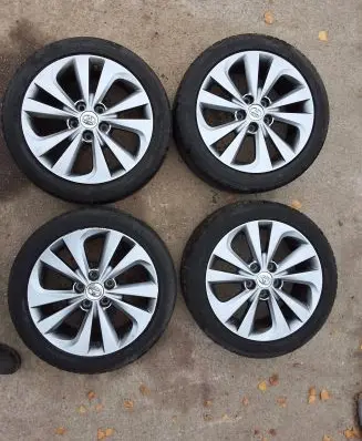 Toyota Auris E180 R17 alloy rim 