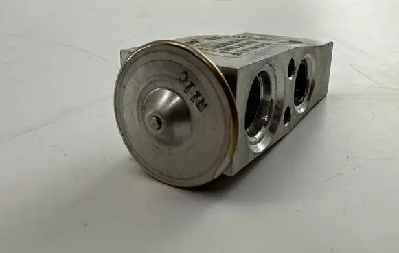 Volkswagen Tiguan Air conditioning (A/C) expansion valve 5WC816103