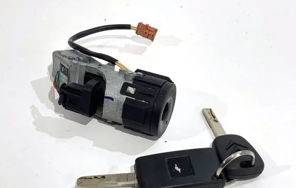 Citroen C3 Picasso Ignition lock N0502455