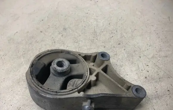 Opel Vectra C Engine mount bracket V05413 DH226