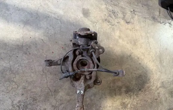 Opel Vivaro Front wheel hub