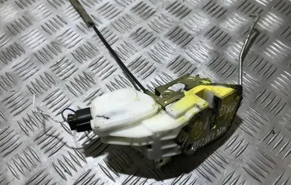 Mitsubishi Lancer Front door lock