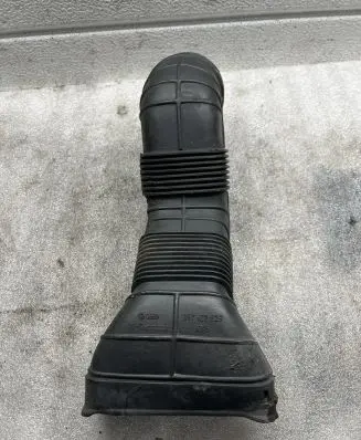 Volkswagen PASSAT B7 USA Air intake duct part 357129628