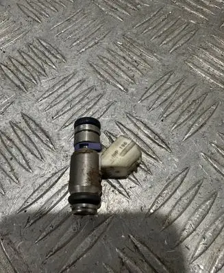 Seat Ibiza IV (6J,6P) Fuel injector 036031