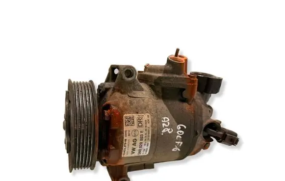 Volkswagen Golf VI Air conditioning (A/C) compressor (pump) 5N0820803E