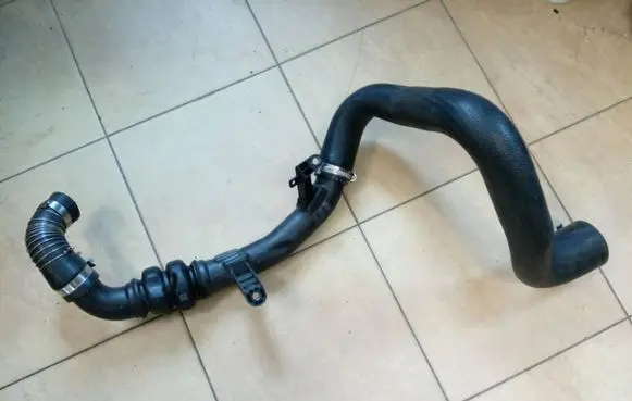 Ford Kuga II Intercooler hose/pipe FV41-6F072-AD