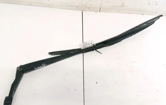 Nissan Primera Front wiper blade arm