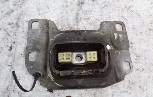 Ford Focus Gearbox mount V617M121