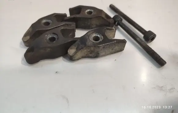 Honda Accord Fuel Injector clamp holder