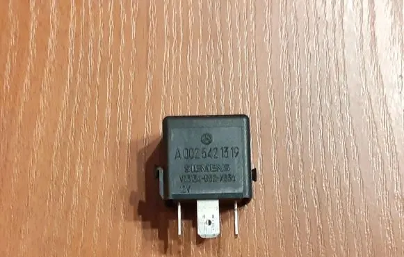 Mercedes-Benz C W202 Other relay 2081 V23134B52X336