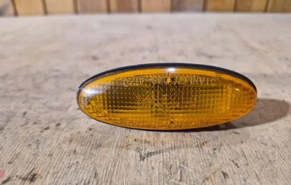 Mazda 323 Front fender indicator light 0464120