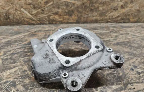 Maserati Coupe Front wheel hub spindle knuckle 28839702 189330 197754