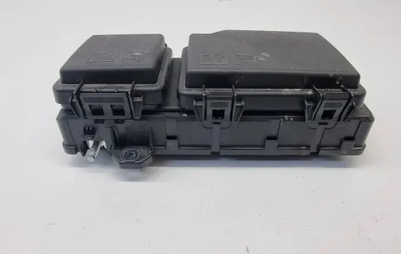 Land Rover Discovery Sport Fuse module M8D214A073AA