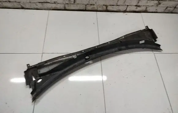 Subaru Legacy Wiper trim