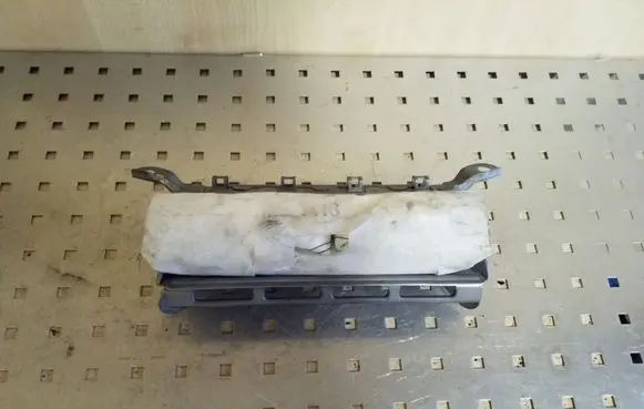 Toyota Avensis T270 Knee airbag 