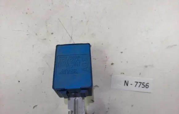 Toyota Prius (XW20) Window wiper relay 8594047010