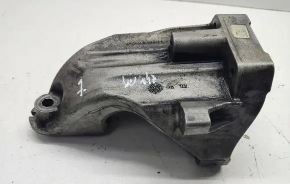 Mercedes-Benz Vito Viano W447 Engine mounting bracket A6512235704