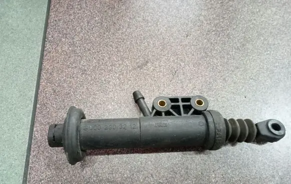 Mercedes-Benz Sprinter W901 W902 W903 W904 Clutch master cylinder 0002903212