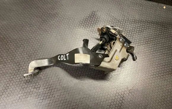 Mitsubishi Colt Clutch pedal MR955198