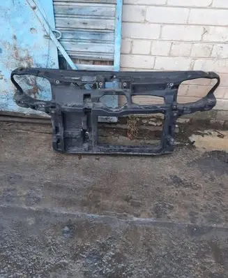 Volkswagen Golf IV Radiator support slam panel