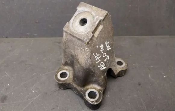 Audi A6 S6 C6 4F Engine mounting bracket 4F0199307AA