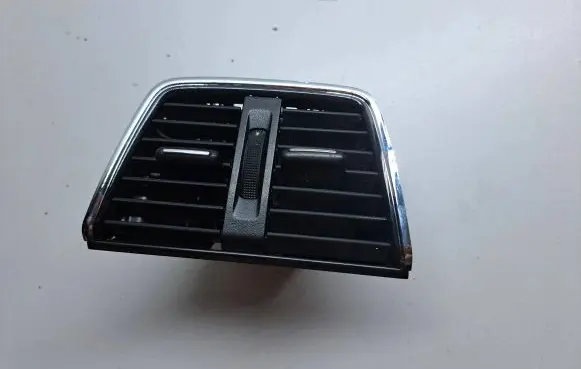 Skoda Octavia Mk3 (5E) Rear air vent grill 5E0819203A SK37X