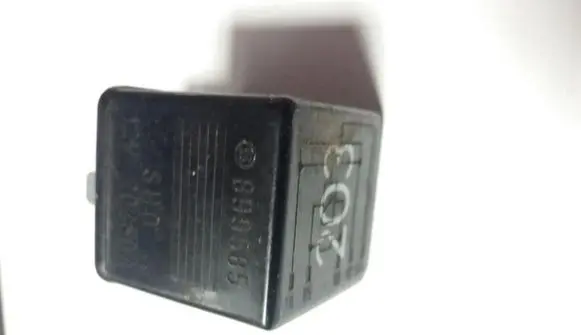 Audi A6 S6 C5 4B Other relay 8A0951253A