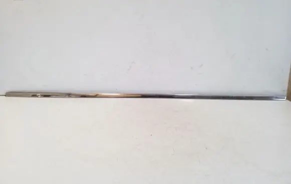 Opel Ampera Front door trim (molding) 82327A