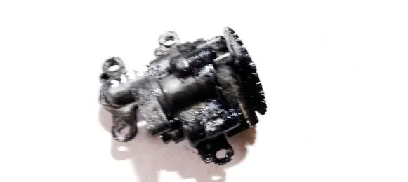 Ford Mondeo Mk III Oil pump 1s7q6600 070905165