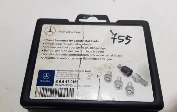 Mercedes-Benz C W204 Anti-theft wheel nuts and lock B66470155 15803562