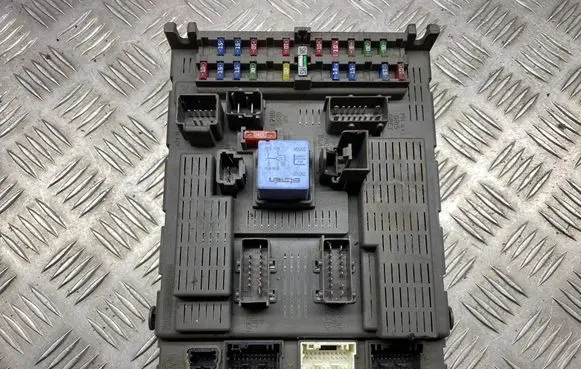 Citroen C5 Fuse module 9646226880