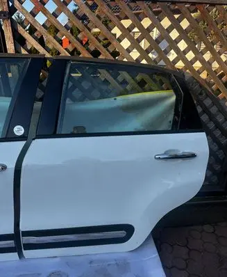Fiat 500L Rear door